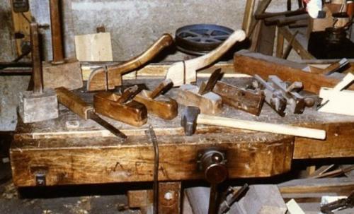 Domus arredi... mobili, arredamento, tradizione, innovazione: Il mobile e la storia della Brianza